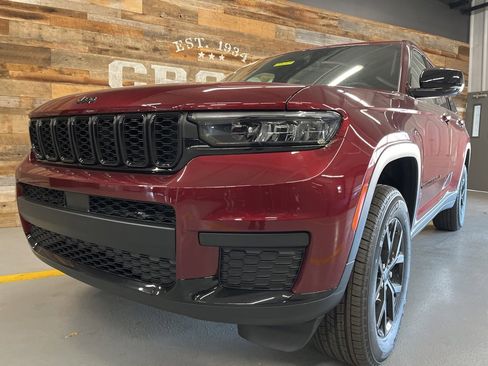 New 2025 Jeep Grand Cherokee L Altitude image 25