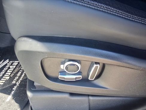 Used 2023 Land Rover Defender 130 X-Dynamic SE image 15