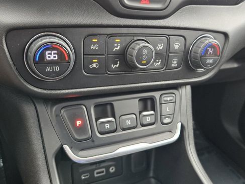 Used 2020 GMC Terrain SLT w/ Preferred Package FWD image 17