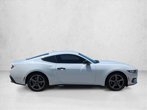 Used 2025 Ford Mustang Coupe RWD image 4