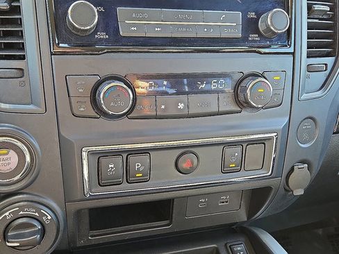Used 2024 Nissan Titan SV w/ SV Convenience Package image 30