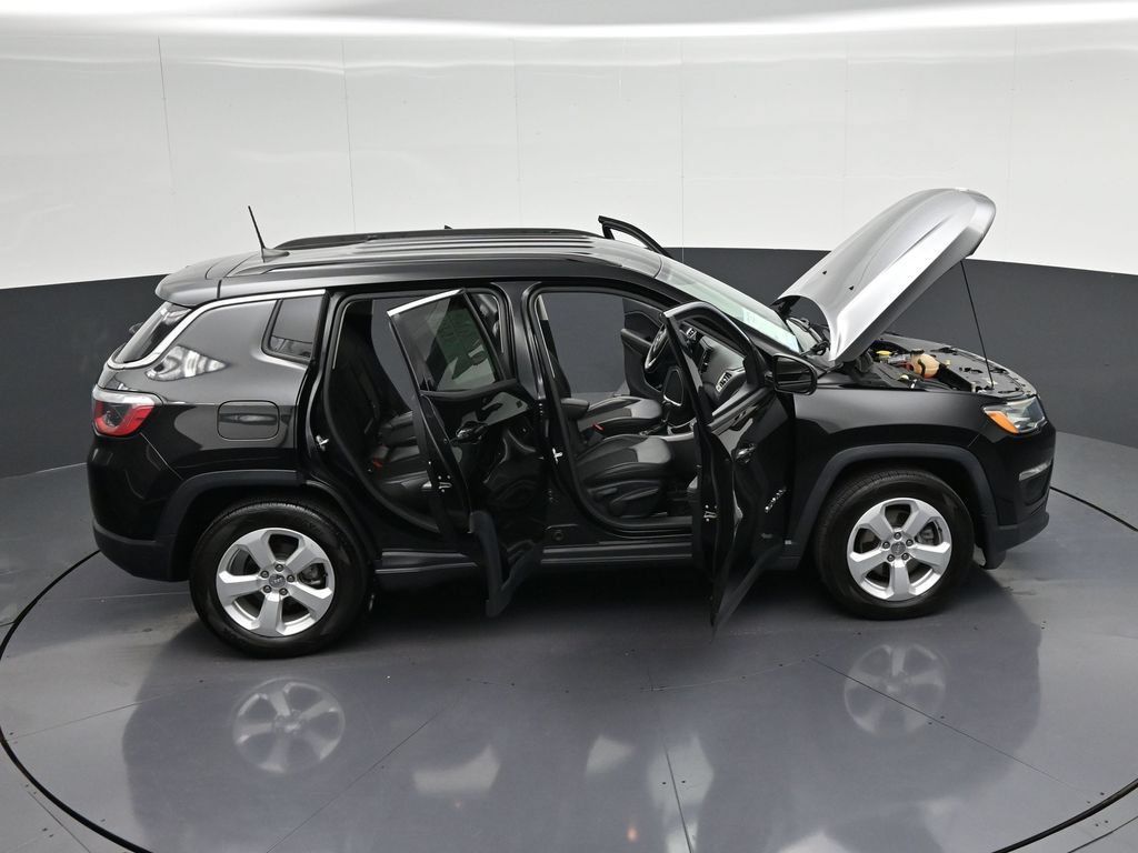 Used 2019 Jeep Compass Latitude FWD image 39