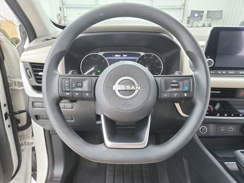 Used 2023 Nissan Rogue SV FWD image 23