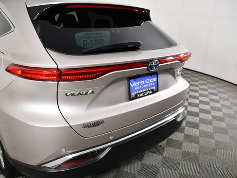 Used 2021 Toyota Venza Limited AWD/4WD image 14