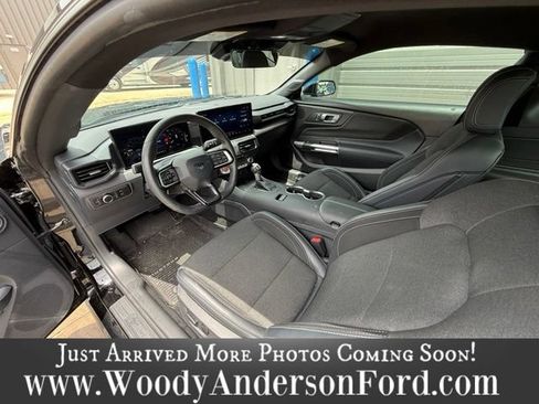 Used 2025 Ford Mustang Coupe RWD image 6