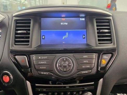 Used 2017 Nissan Pathfinder SV AWD/4WD image 25
