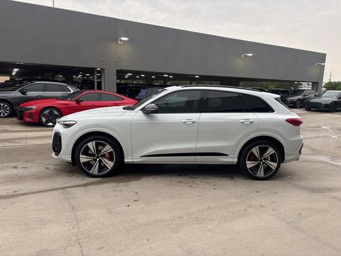 New 2026 Audi SQ5 Premium Plus AWD/4WD image 9