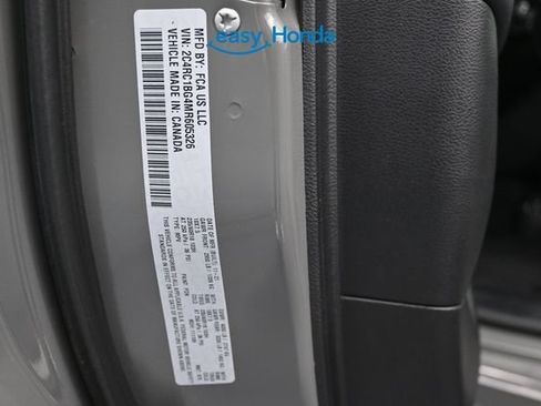 Used 2021 Chrysler Pacifica Touring-L w/ Uconnect Theater Family Group FWD image 18