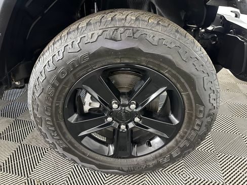 Used 2021 Jeep Wrangler Unlimited Sahara AWD/4WD image 31