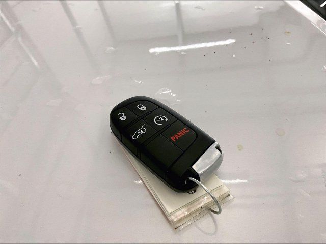 Used 2020 Jeep Grand Cherokee Overland AWD/4WD image 9