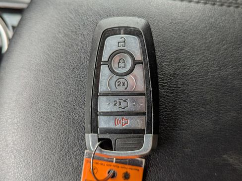 Used 2018 Ford Edge SEL w/ Equipment Group 201A AWD/4WD image 19