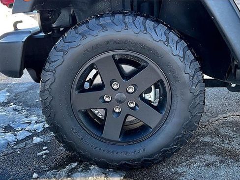 Used 2017 Jeep Wrangler Unlimited Freedom Edition image 34