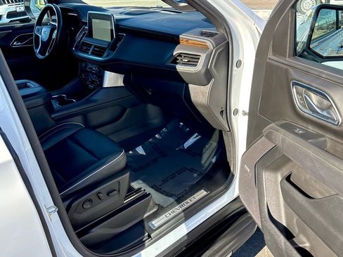 Used 2024 Chevrolet Suburban Premier image 28