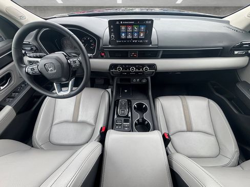 Used 2025 Honda Pilot Touring image 24