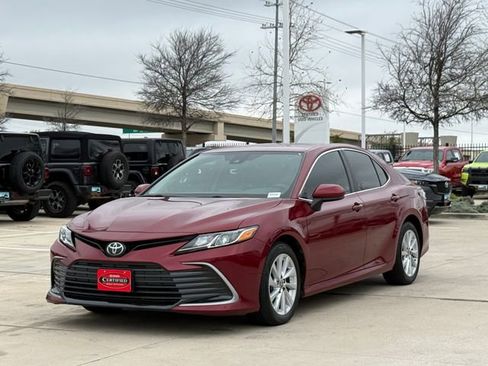 Used 2021 Toyota Camry LE image 6