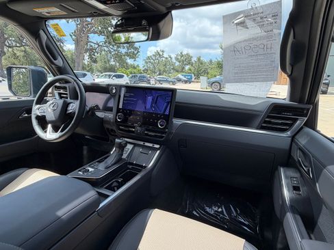 Used 2024 Lexus GX 550 AWD/4WD image 13