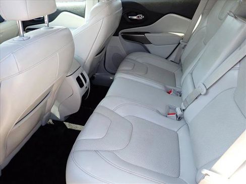 Used 2021 Jeep Cherokee Latitude Lux w/ Comfort/Convenience Group FWD image 10