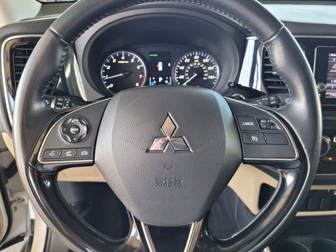 Used 2017 Mitsubishi Outlander SEL FWD image 16