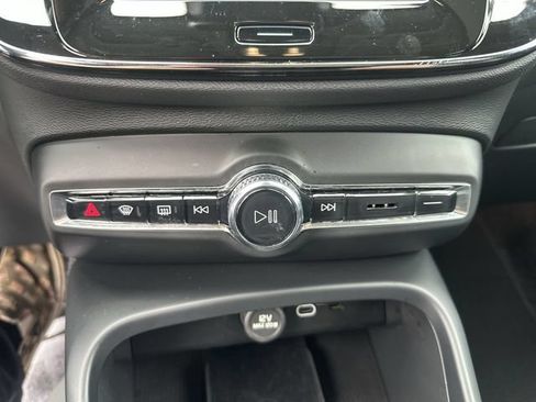 Used 2023 Volvo XC40 B5 Plus w/ Driver Assist Package AWD/4WD image 16