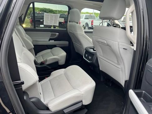 Used 2025 Ford Expedition Max Platinum w/ Driver's Package AWD/4WD image 16