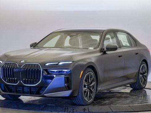 New 2026 BMW 740i w/ Premium Package image 1