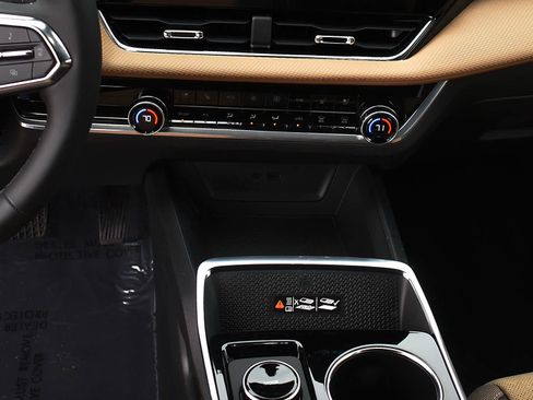 New 2026 Chevrolet Equinox ACTIV w/ Convenience Package III image 16