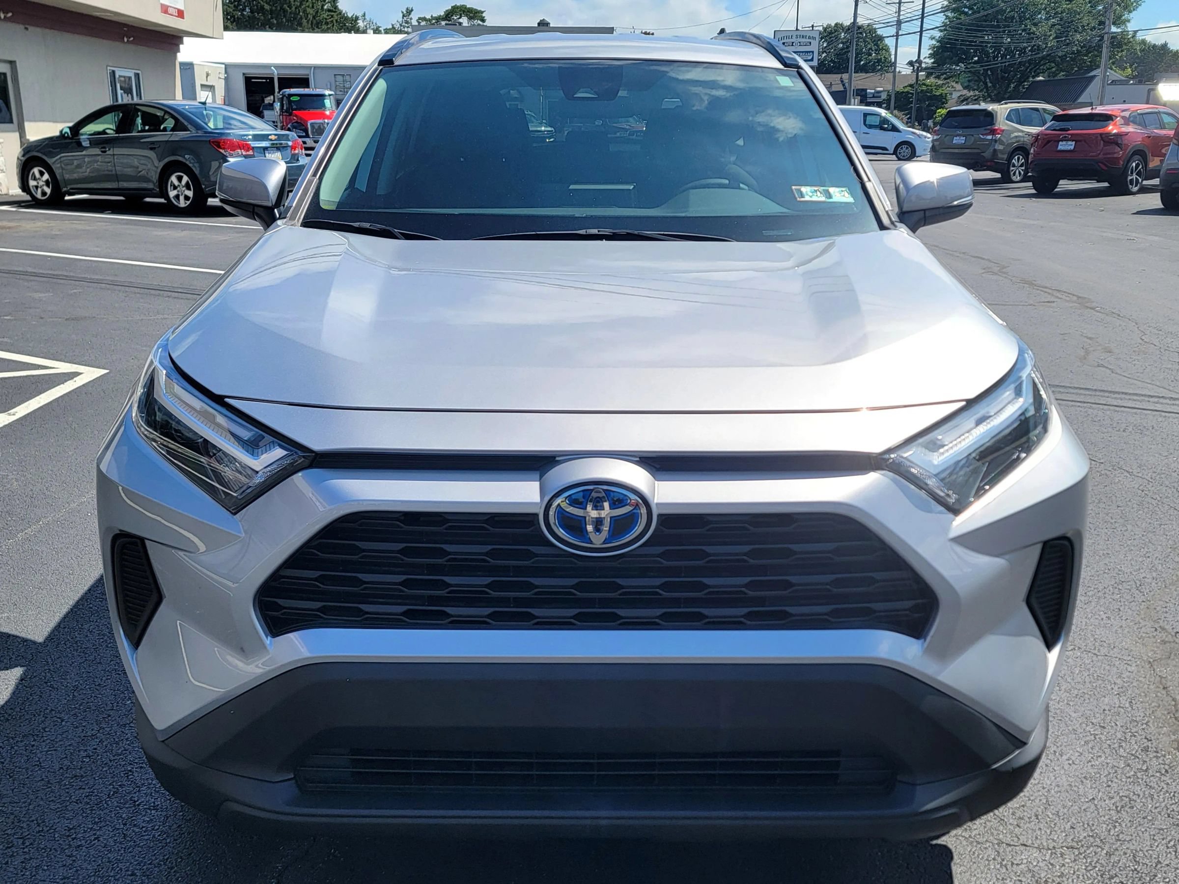 Used 2023 Toyota RAV4 LE AWD/4WD image 2