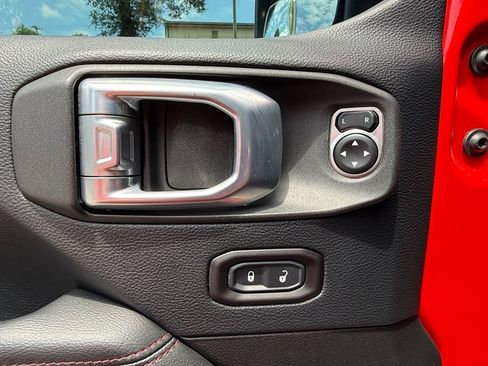 Used 2018 Jeep Wrangler Unlimited Rubicon AWD/4WD image 16