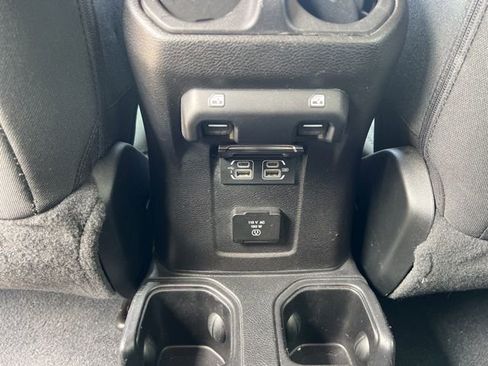 Used 2020 Jeep Wrangler Unlimited Sahara image 18