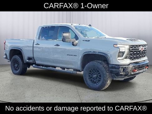 Used 2025 Chevrolet Silverado 2500 ZR2 w/ Technology Package image 2