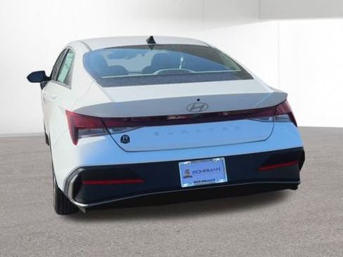 New 2026 Hyundai Elantra SE FWD image 8