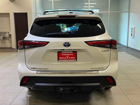 Certified 2020 Toyota Highlander Limited Platinum image 5