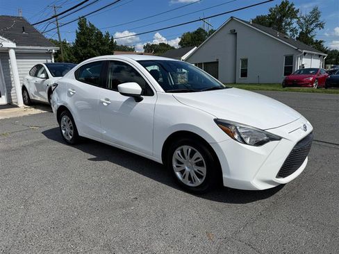 Used 2020 Toyota Yaris L FWD image 7
