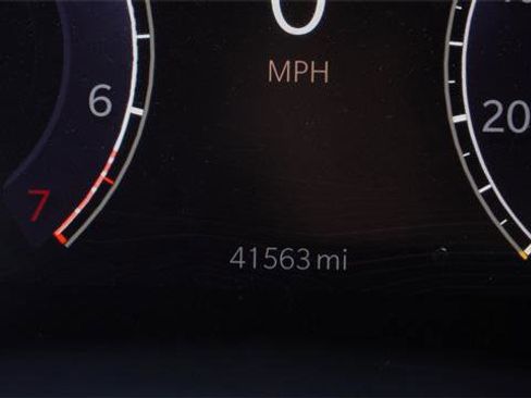 Certified 2023 Jeep Grand Cherokee Laredo w/ Luxury Tech Group I image 31