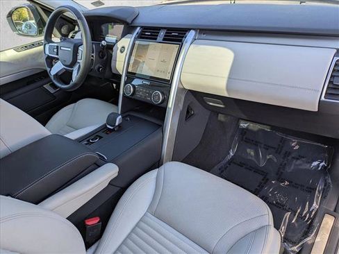Used 2025 Land Rover Discovery Dynamic SE image 24
