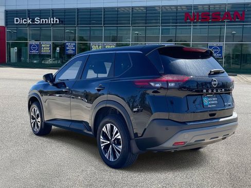 Used 2023 Nissan Rogue SV image 4