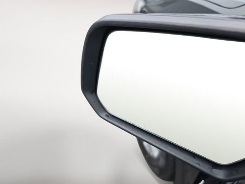 Used 2022 Chevrolet Traverse LT image 19