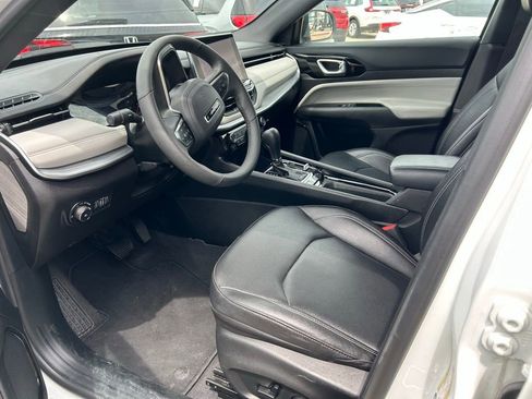 Used 2025 Jeep Compass Limited AWD/4WD image 11