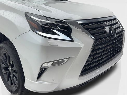 Used 2023 Lexus GX 460 Premium w/ Premium Package image 3