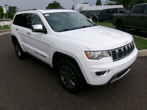 Certified 2017 Jeep Grand Cherokee Limited AWD/4WD image 2