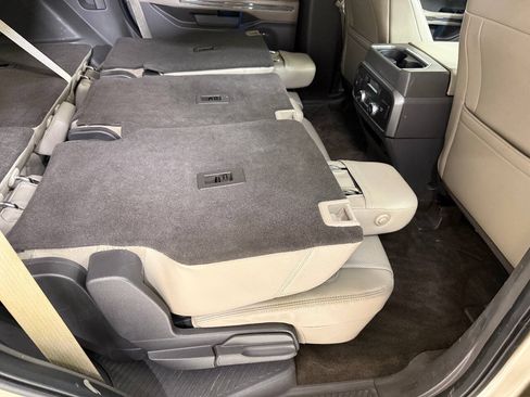 Used 2018 Ford Expedition XLT w/ Equipment Group 202A RWD image 87