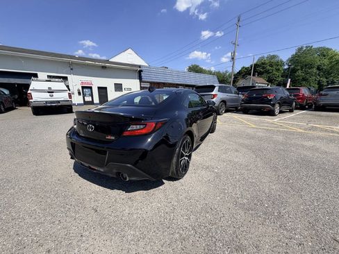 Used 2025 Toyota GR86 RWD image 18