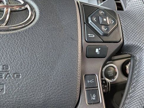 Used 2022 Toyota Tacoma TRD Sport w/ Technology Package AWD/4WD image 13