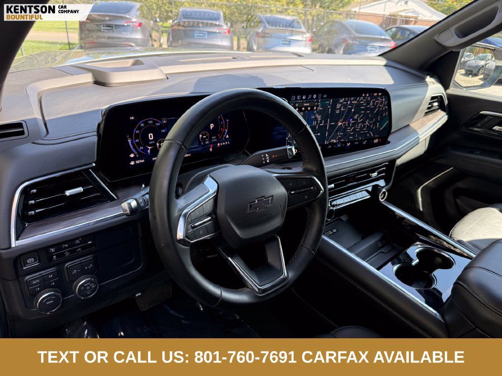 Used 2025 Chevrolet Suburban Z71 AWD/4WD image 25