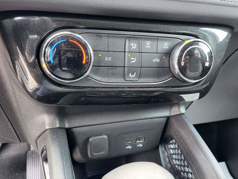 Used 2025 Chevrolet TrailBlazer LT AWD/4WD image 14
