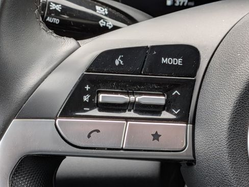 Used 2025 Hyundai Elantra SEL image 18