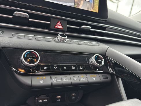 Used 2024 Hyundai Elantra Limited image 23