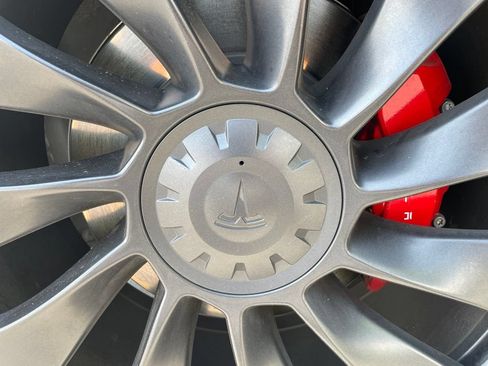 Used 2023 Tesla Model Y Performance AWD/4WD image 9