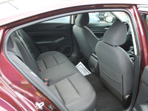 Used 2024 Nissan Altima 2.5 SV FWD image 22