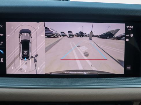 Used 2025 Porsche Cayenne image 38